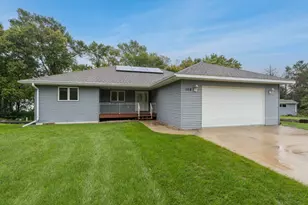 102 Loraine Dr, Lake Crystal, MN 56055 - Photo 1