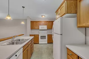 606 Graceview Dr, Saint Joseph, MN 56374 - Photo 6