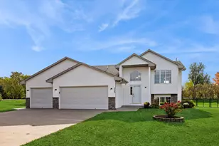 733 O'Brien Pkwy, Belle Plaine, MN 56011 - Photo 2