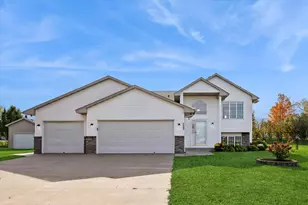 733 O'Brien Pkwy, Belle Plaine, MN 56011 - Photo 1