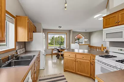 733 O'Brien Parkway, Belle Plaine, MN 56011 - Photo 12