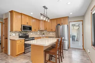 13008 Lakeview Dr Dr, Burnsville, MN 55337 - Photo 12