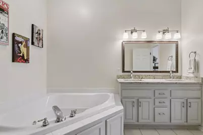 10381 Lancaster Cove, Woodbury, MN 55129 - Photo 14