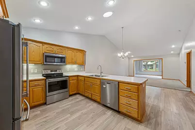 153 S Elm Street, Belle Plaine, MN 56011 - Photo 4