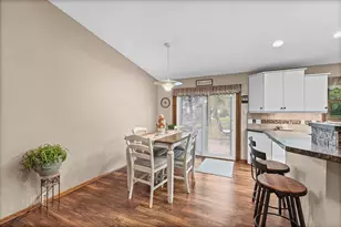 1142 Parkview Ln, Eagan, MN 55123 - Photo 6