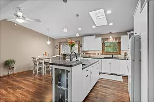 1142 Parkview Ln, Eagan, MN 55123 - Photo 14