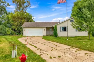 410 Camelia Dr, Clayton, WI 54004 - Photo 4