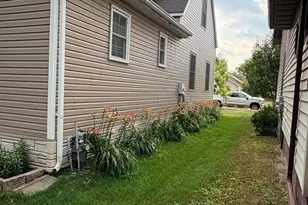 820 Horace Ave N, Thief River Falls, MN 56701 - Photo 2