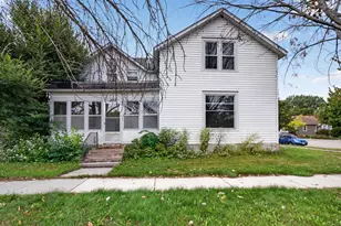 423 N Ash St, Chaska, MN 55318 - Photo 1