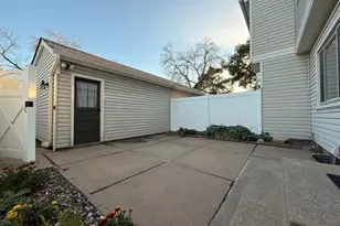 7608 Hampshire Ave N, Brooklyn Park, MN 55428 - Photo 4