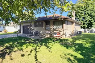 514 4th Ave SE, Stewartville, MN 55976 - Photo 2