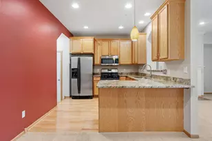11212 Kinsley St, Eden Prairie, MN 55344 - Photo 12