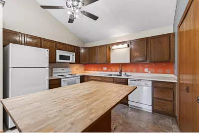 3276 Greenbrier Street #3276C, Vadnais Heights, MN 55127 - Photo 2