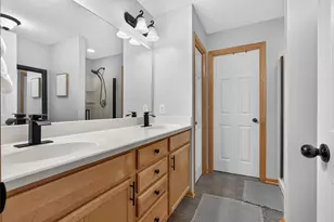 15557 Dunraven Dr, Apple Valley, MN 55124 - Photo 20