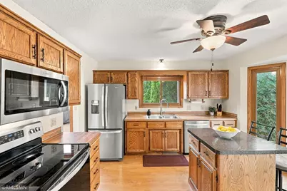720 Sierra Trail, Chanhassen, MN 55317 - Photo 2