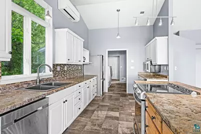 1002 Martha Street, Duluth, MN 55805 - Photo 10