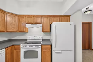 1101 Barclay St, Saint Paul, MN 55106 - Photo 4