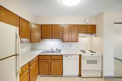 7600 Golden Valley Road #805, Golden Valley, MN 55427 - Photo 4