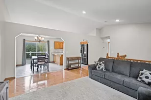 674 Lois Ln, Lino Lakes, MN 55014 - Photo 10