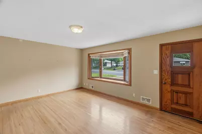 8508 Rich Avenue S, Bloomington, MN 55437 - Photo 4