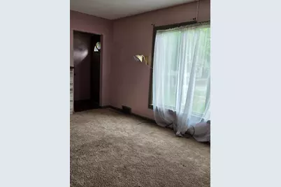 905 Ulstad Avenue, Albert Lea, MN 56007 - Photo 2