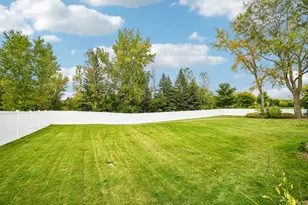 1075 Fallbrook Ln, Woodbury, MN 55125 - Photo 40