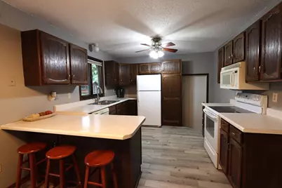 104 W Thomas Avenue, Marshall, MN 56258 - Photo 6