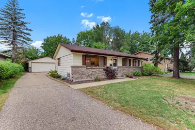 9330 Park Avenue S, Bloomington, MN 55420 - Photo 2