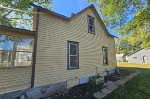 225 Union St, Tracy, MN 56175 - Photo 2
