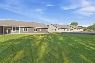115 NW Pine St, New London, MN 56273 - Photo 10