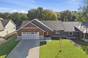 115 NW Pine St, New London, MN 56273 - Photo 4