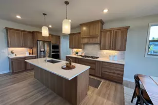 17924 Headwaters Dr, Lakeville, MN 55044 - Photo 2