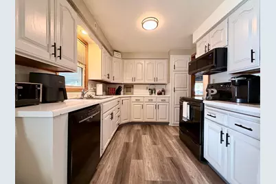 421 Miles Drive, Worthington, MN 56187 - Photo 8