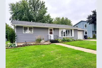 421 Miles Drive, Worthington, MN 56187 - Photo 2
