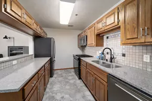 8121 34th Ave S, Bloomington, MN 55425 - Photo 4