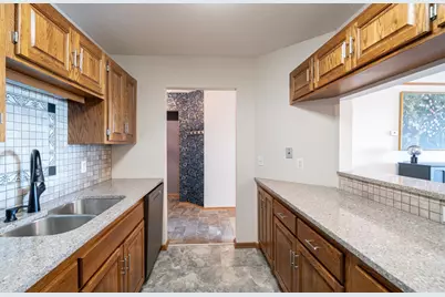 8121 34th Avenue S #308, Bloomington, MN 55425 - Photo 6