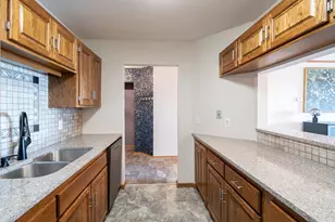 8121 34th Ave S, Bloomington, MN 55425 - Photo 6