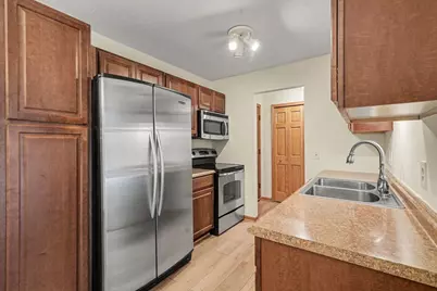 205 Barry Avenue S #207, Wayzata, MN 55391 - Photo 1