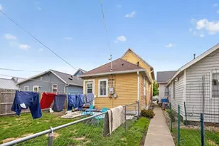 562 W 4th St, Winona, MN 55987 - Photo 6