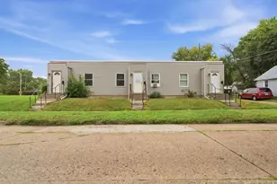 407 E 6th St, Fairmont, MN 56031 - Photo 1