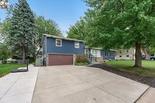 28 Sterling St N, Maplewood, MN 55119 - Photo 2