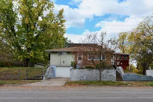 215 Maple St, Saint Paul, MN 55106 - Photo 2