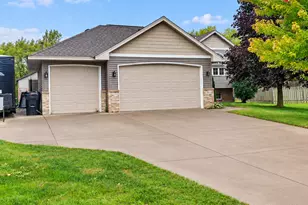 9711 Woodcrest Ct, Monticello, MN 55362 - Photo 2