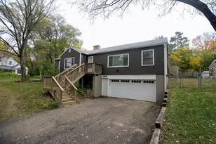 13510 Knollway Dr N, Minnetonka, MN 55305 - Photo 30
