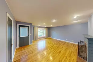 13510 Knollway Dr N, Minnetonka, MN 55305 - Photo 2