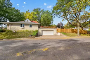 1837 Hawthorne Ave E, Saint Paul, MN 55119 - Photo 4