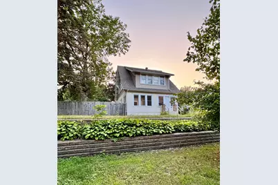 929 Barclay Street, Saint Paul, MN 55106 - Photo 1