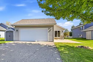 460 Minnesota St NW, Hutchinson, MN 55350 - Photo 20