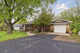 1814 McKnight Rd N, Maplewood, MN 55109 - Photo 1