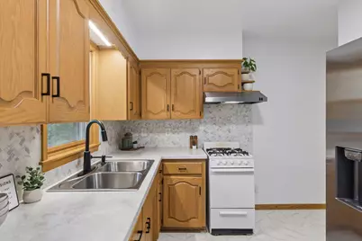 1814 McKnight Road N, Maplewood, MN 55109 - Photo 18